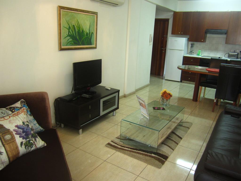Marina Apartments 211 Larnaca Esterno foto