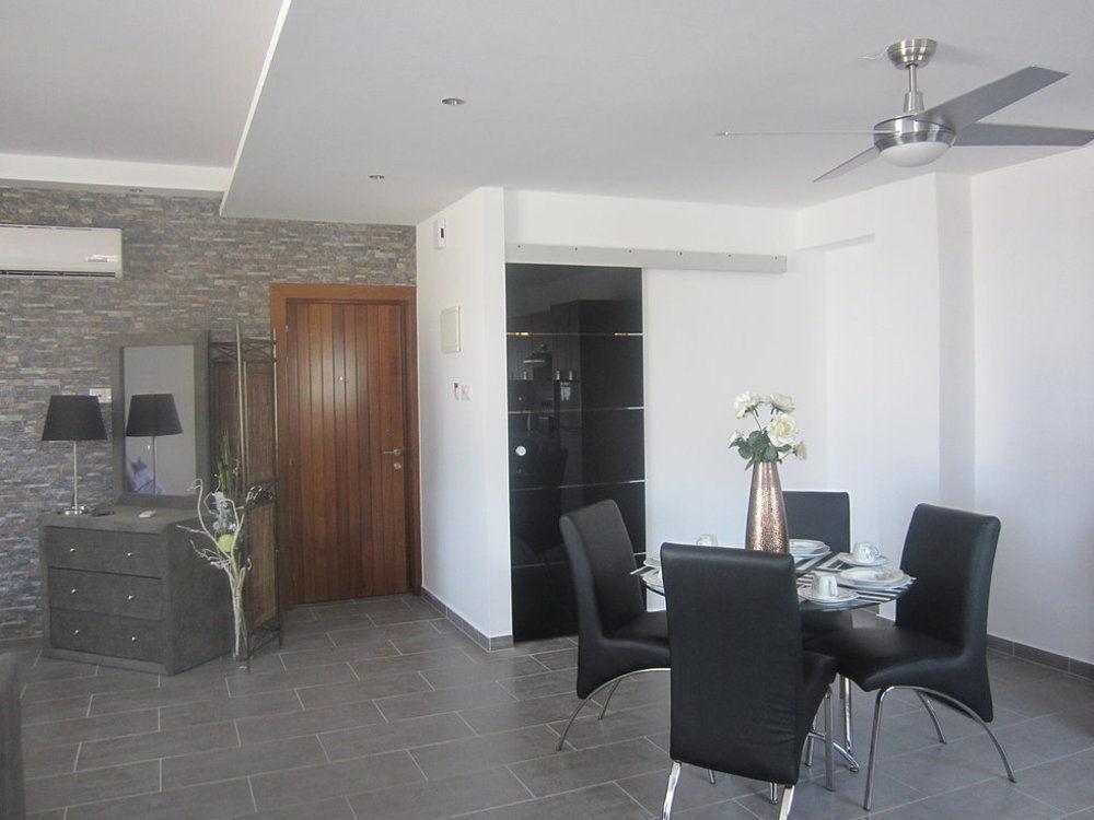 Marina Apartments 211 Larnaca Esterno foto