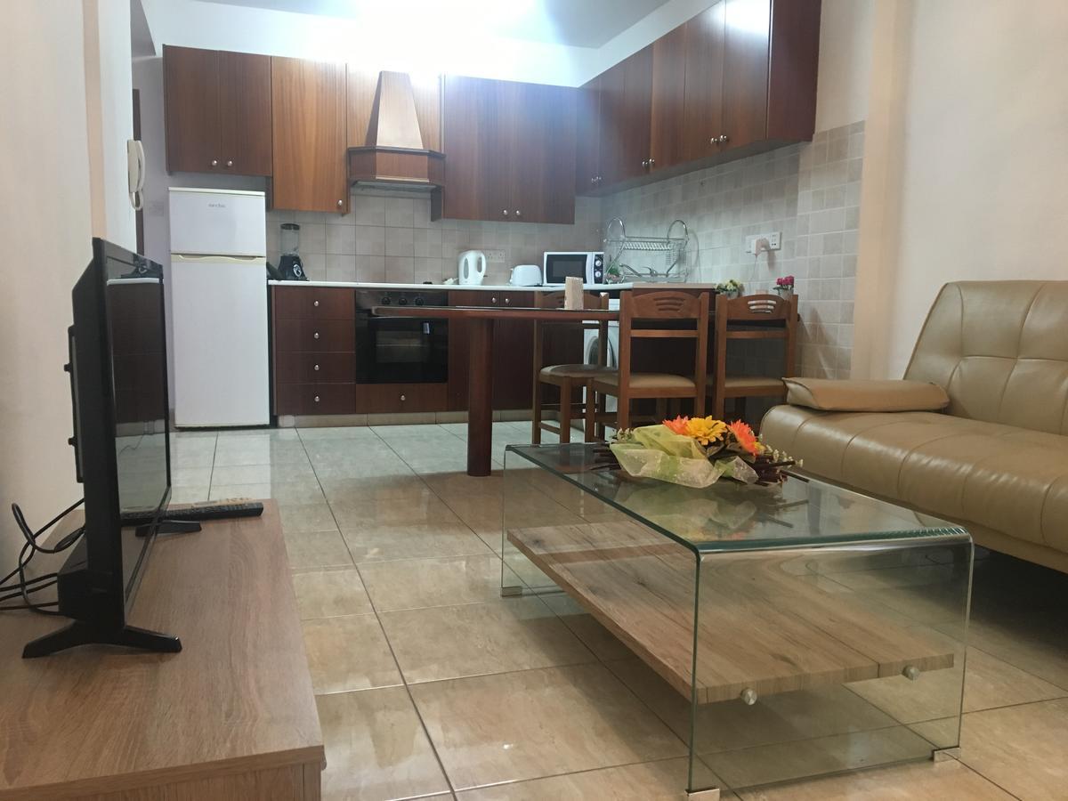 Marina Apartments 211 Larnaca Esterno foto
