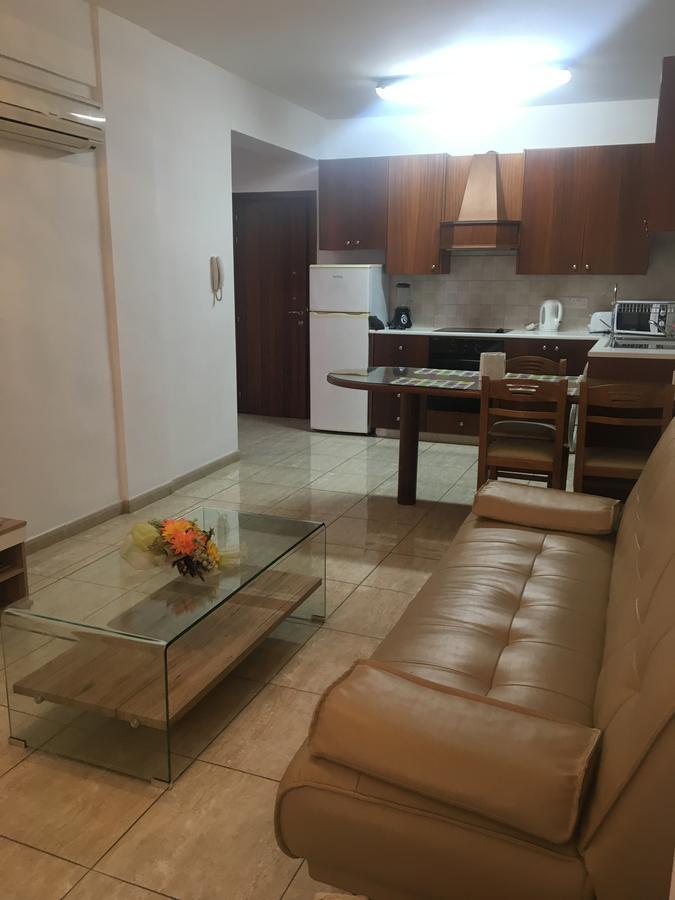 Marina Apartments 211 Larnaca Esterno foto